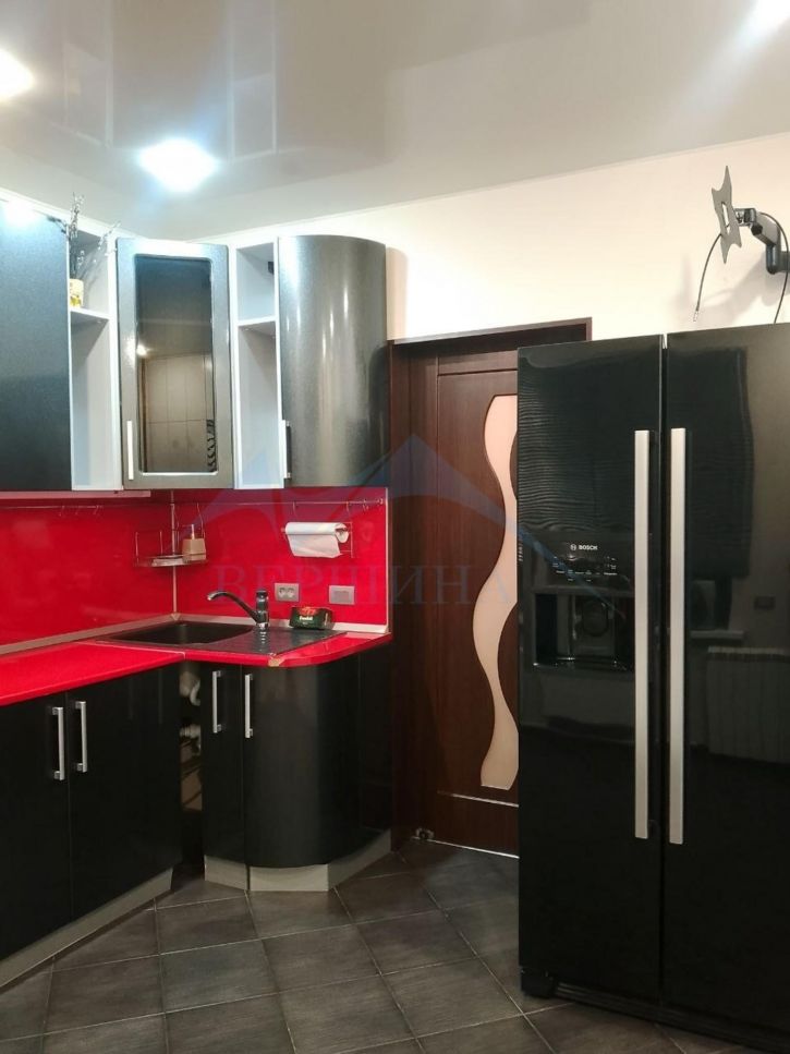 2-комн квартира Талнахская улица,22