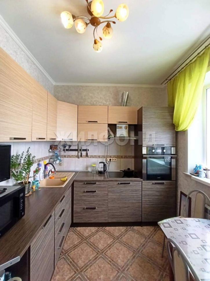 3-комн квартира Металлургов площадь, д.27