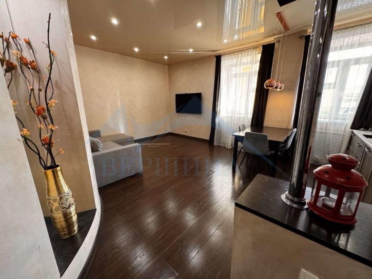 3-комн квартира Комсомольская улица,8