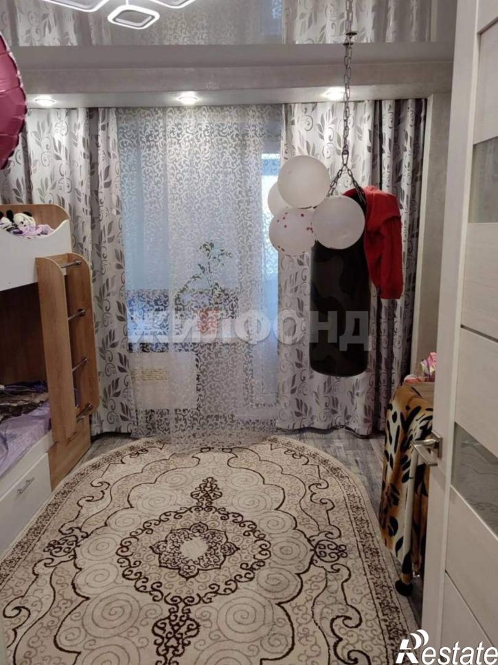 3-комн квартира Лауреатов улица, д.33
