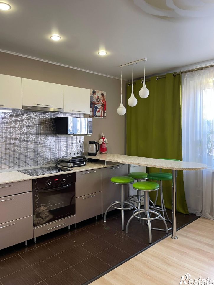 3-комн квартира Енисейская , 6